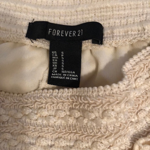 Short shorts - Picture 3 of 3